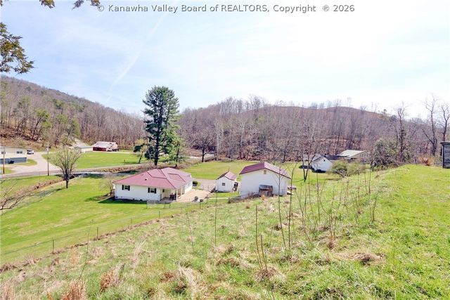420 Blake Road, Nitro, WV 25143