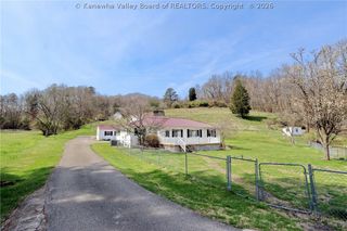 420 Blake Road, Nitro, WV 25143