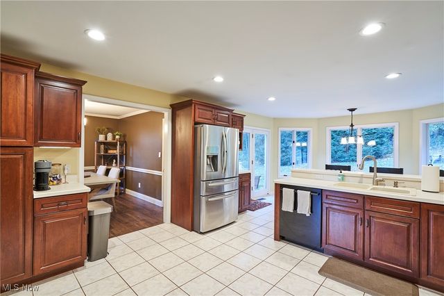 1818 Joan of Arc Circle, Cuyahoga Falls, OH 44223