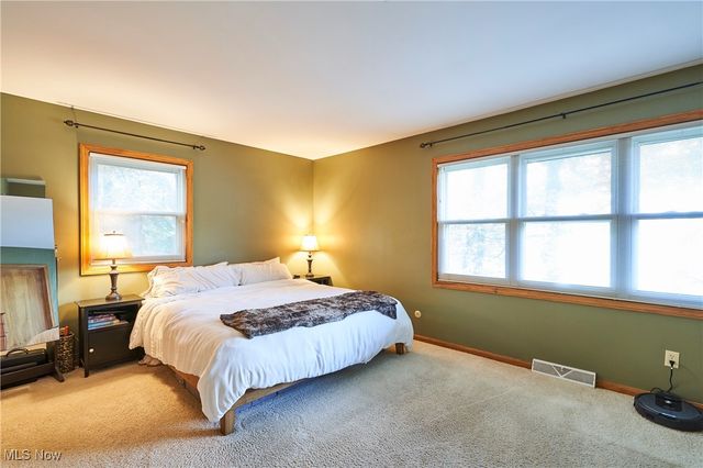 1818 Joan of Arc Circle, Cuyahoga Falls, OH 44223