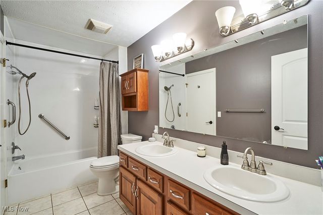 1818 Joan of Arc Circle, Cuyahoga Falls, OH 44223