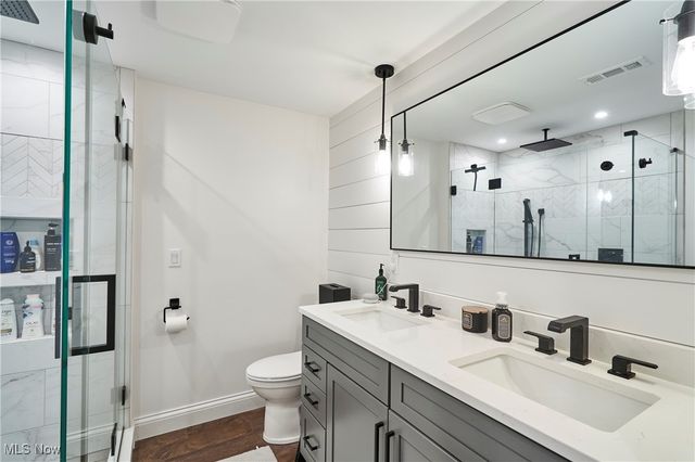 1818 Joan of Arc Circle, Cuyahoga Falls, OH 44223