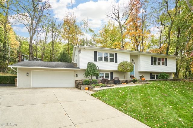 1818 Joan of Arc Circle, Cuyahoga Falls, OH 44223