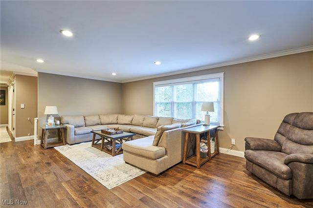 1818 Joan of Arc Circle, Cuyahoga Falls, OH 44223