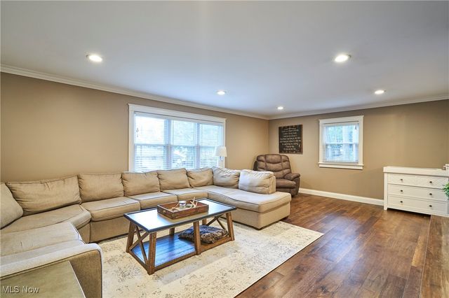 1818 Joan of Arc Circle, Cuyahoga Falls, OH 44223