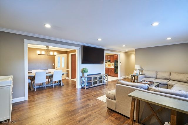 1818 Joan of Arc Circle, Cuyahoga Falls, OH 44223