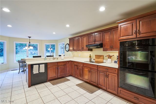 1818 Joan of Arc Circle, Cuyahoga Falls, OH 44223