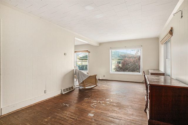 111 River Drive, Three Rivers, MI 49093