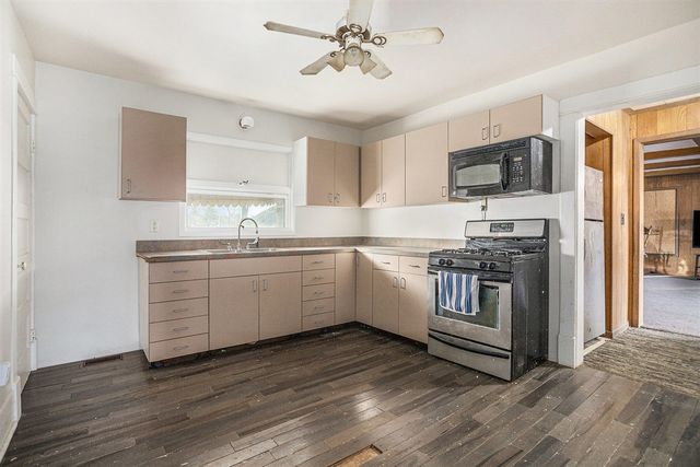 111 River Drive, Three Rivers, MI 49093