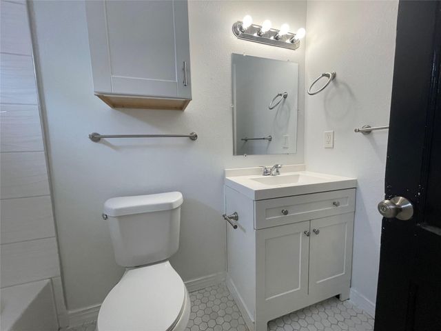229 Neyland Street A, Houston, TX 77022