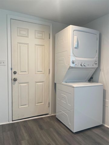 229 Neyland Street A, Houston, TX 77022