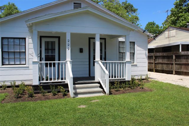 229 Neyland Street A, Houston, TX 77022