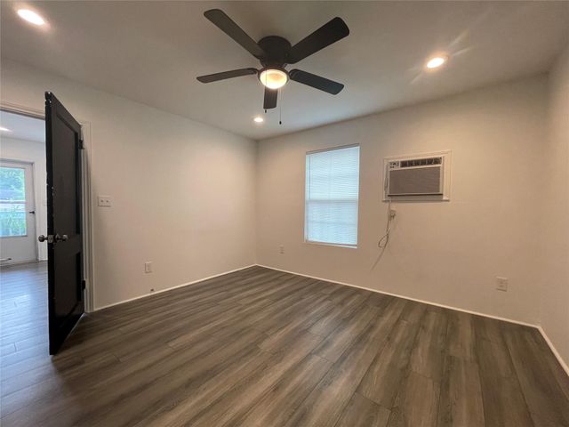229 Neyland Street A, Houston, TX 77022