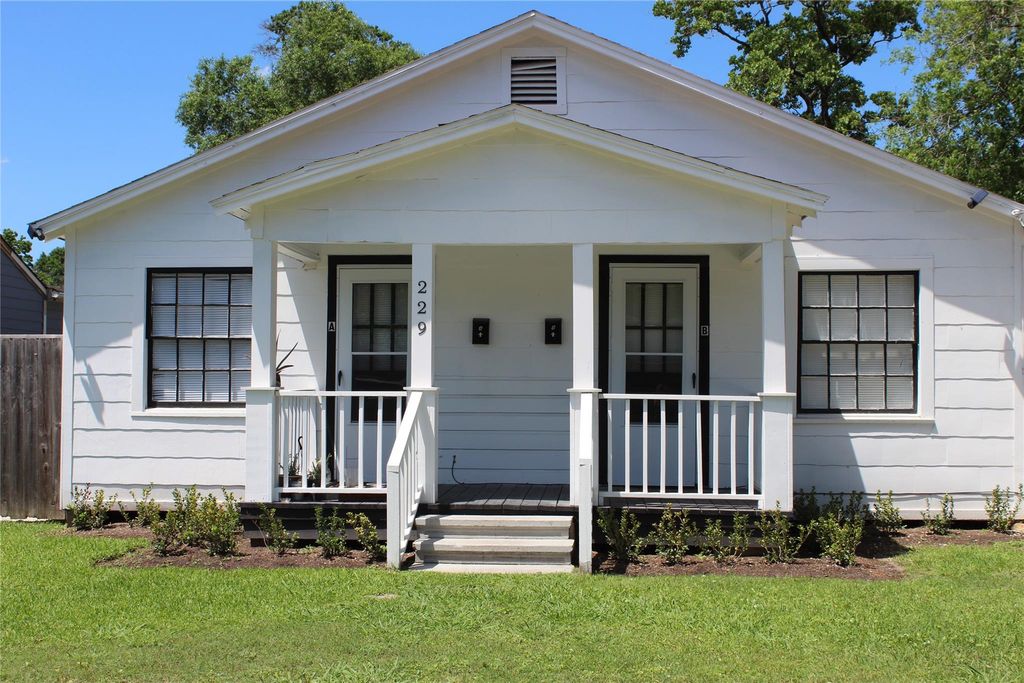 229 Neyland Street A, Houston, TX 77022