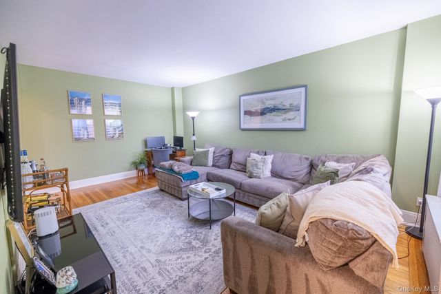 185 Atlantic Avenue B8, Lynbrook, NY 11563