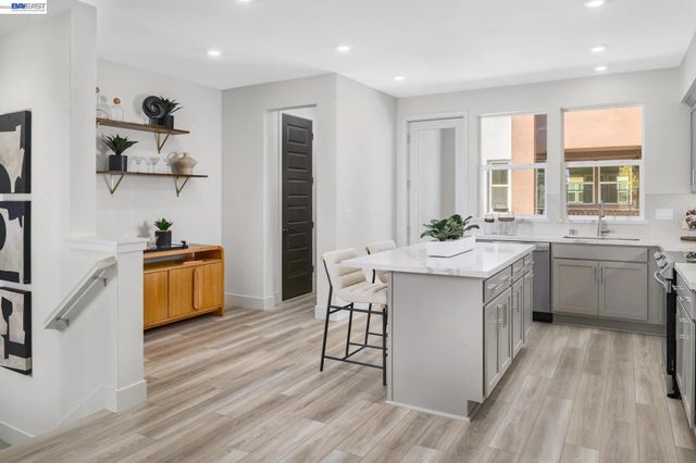 2072 Barnes Wharf Lane, Alameda, CA 94501