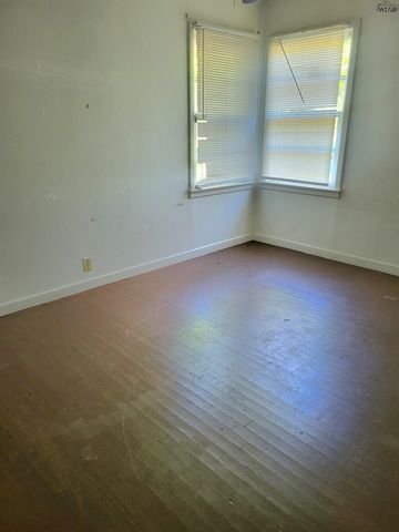 907 WILLIAMS AVENUE, Wichita Falls, TX 76301