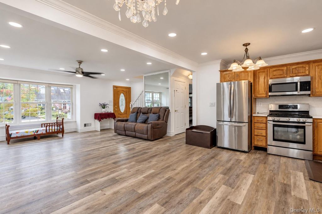 561 Parker Avenue, Levittown, NY 11756 — photo 5