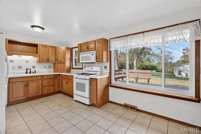 3412 Emma Ln Lane, Godfrey, IL 62035