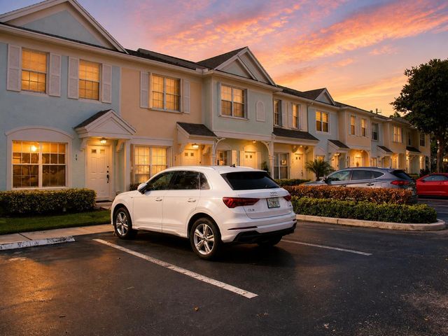 75 Whitehead Circle 75, Weston, FL 33326