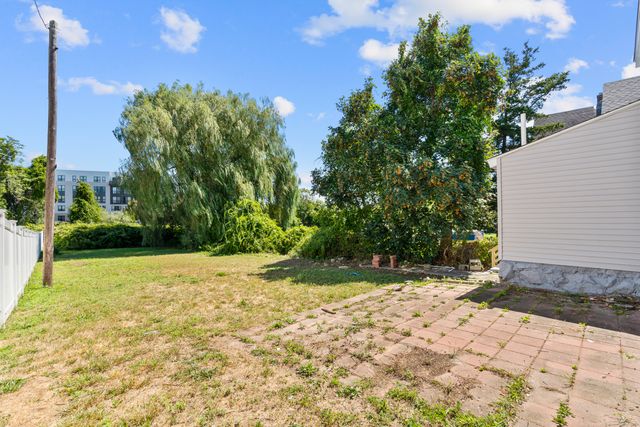 188 Shaw Street, New London, CT 06320