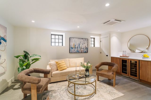 9B Mt. Auburn Street B, Cambridge, MA 02138