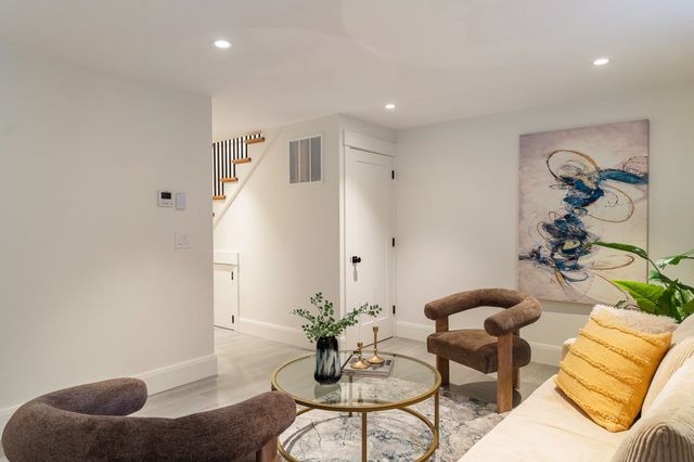 9B Mt. Auburn Street B, Cambridge, MA 02138