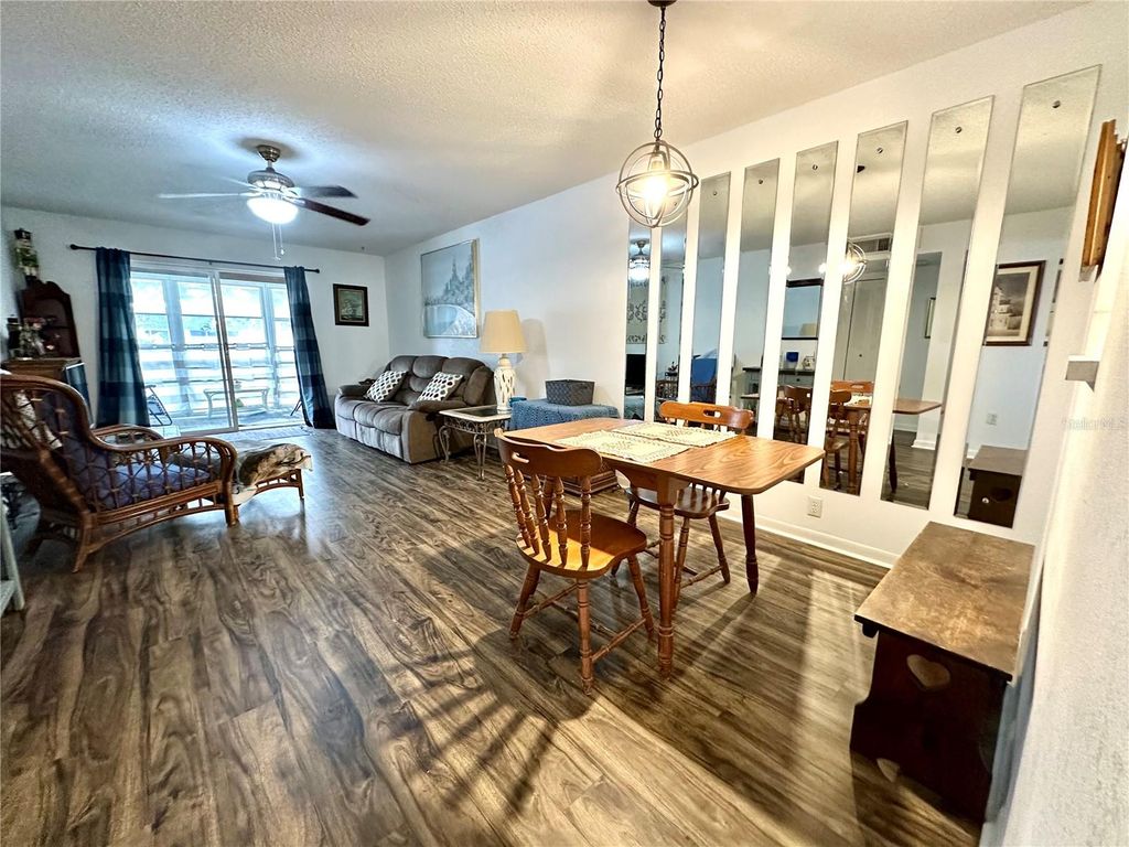 Image 11 of property listing at 204 46TH AVENUE TERRACE W 410, Bradenton, FL 34207