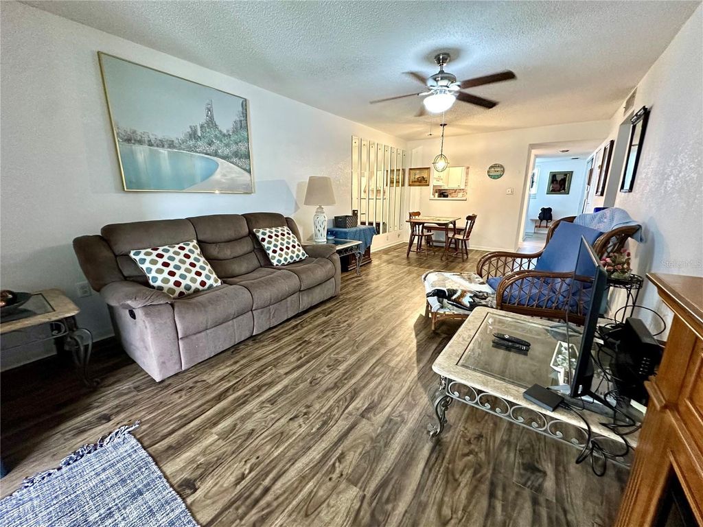 Image 13 of property listing at 204 46TH AVENUE TERRACE W 410, Bradenton, FL 34207