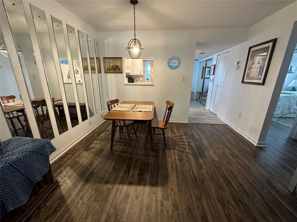 Image 14 of property listing at 204 46TH AVENUE TERRACE W 410, Bradenton, FL 34207