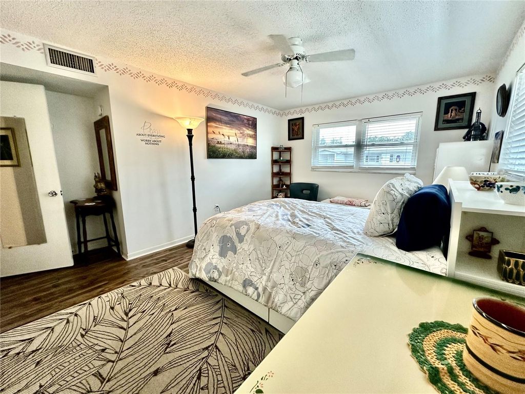 Image 18 of property listing at 204 46TH AVENUE TERRACE W 410, Bradenton, FL 34207