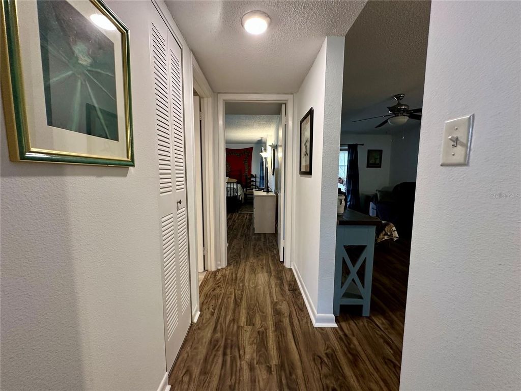 Image 19 of property listing at 204 46TH AVENUE TERRACE W 410, Bradenton, FL 34207