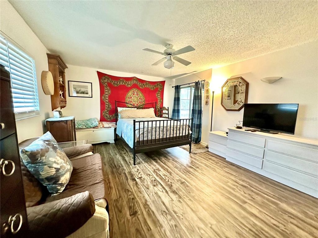 Image 21 of property listing at 204 46TH AVENUE TERRACE W 410, Bradenton, FL 34207
