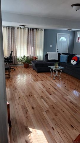 11633 198th Street, Saint Albans, NY 11412