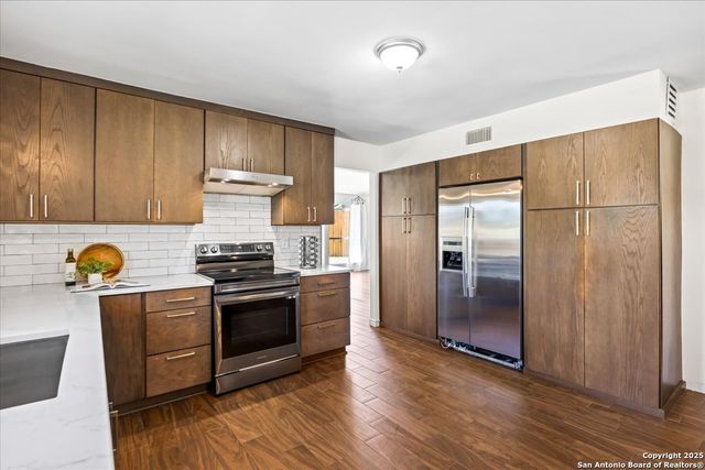 10133 Sandyglen, San Antonio, TX 78240