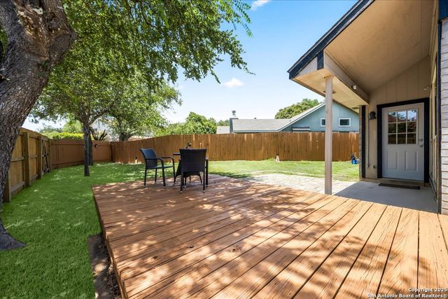10133 Sandyglen, San Antonio, TX 78240
