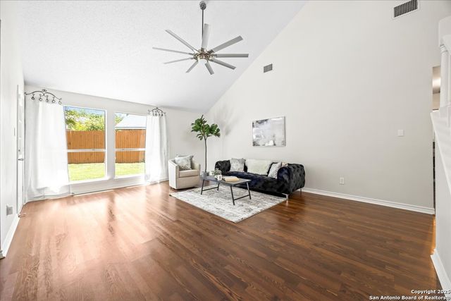 10133 Sandyglen, San Antonio, TX 78240