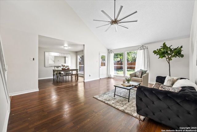 10133 Sandyglen, San Antonio, TX 78240