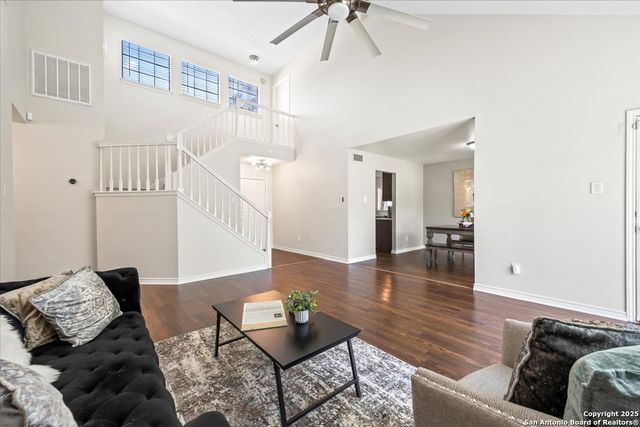 10133 Sandyglen, San Antonio, TX 78240