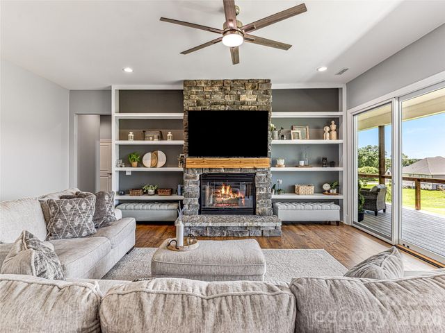 16 Pisgah Ridge Trail, Mills River, NC 28759