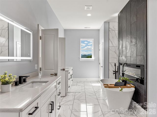 16 Pisgah Ridge Trail, Mills River, NC 28759