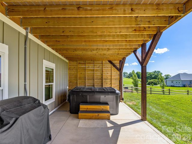 16 Pisgah Ridge Trail, Mills River, NC 28759