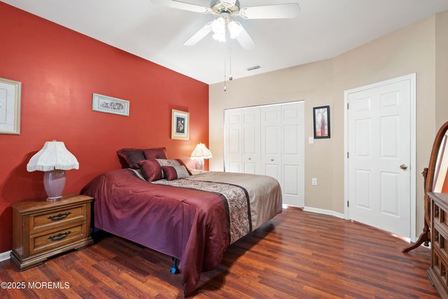 10 Hampton Road, Manahawkin, NJ 08050