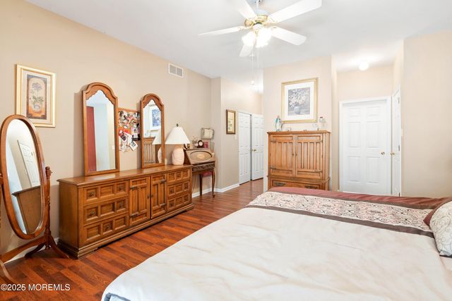 10 Hampton Road, Manahawkin, NJ 08050