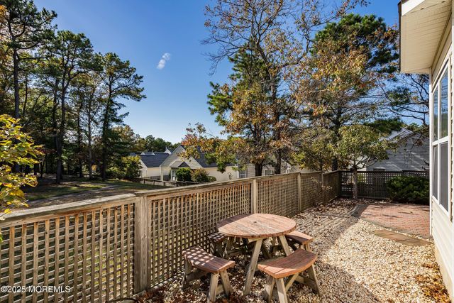 10 Hampton Road, Manahawkin, NJ 08050