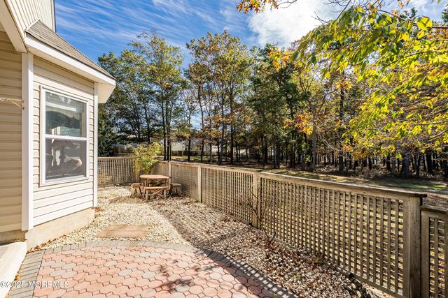 10 Hampton Road, Manahawkin, NJ 08050