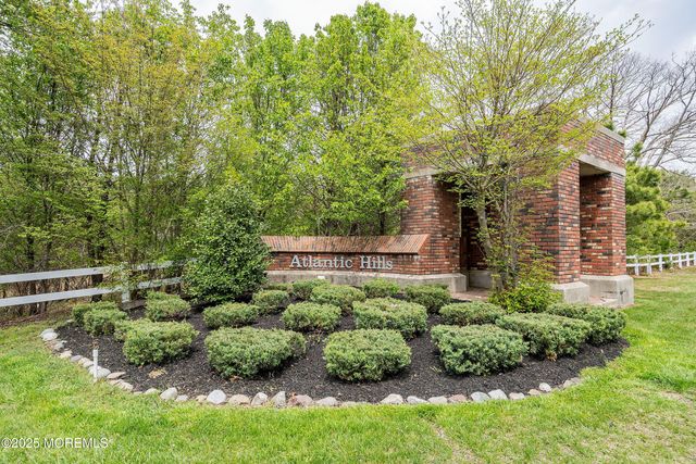 10 Hampton Road, Manahawkin, NJ 08050