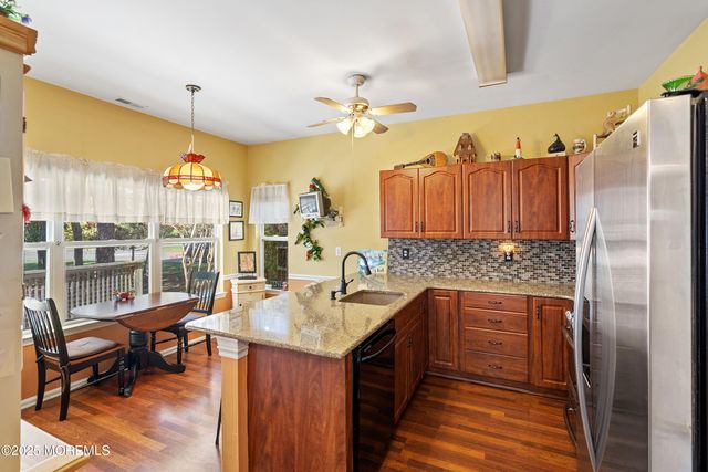 10 Hampton Road, Manahawkin, NJ 08050