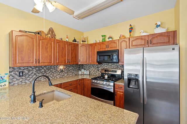 10 Hampton Road, Manahawkin, NJ 08050