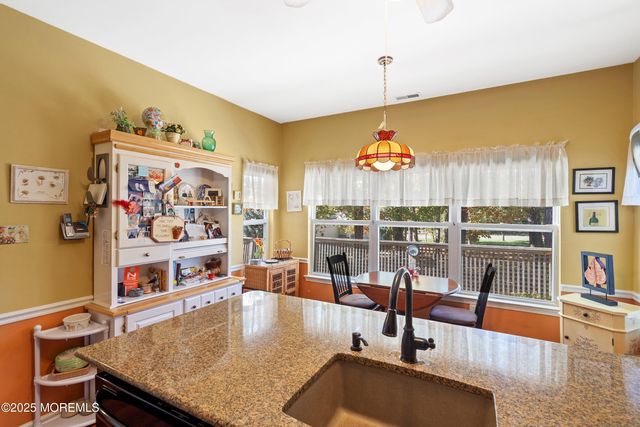 10 Hampton Road, Manahawkin, NJ 08050